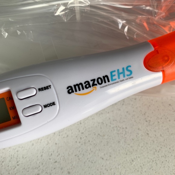 Company-Branded Jump Rope With Digital Counter, New In Plastic Storage Pouch - Picture 2 of 5